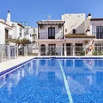 Дом отдыха Charming Townhouse In Nueva