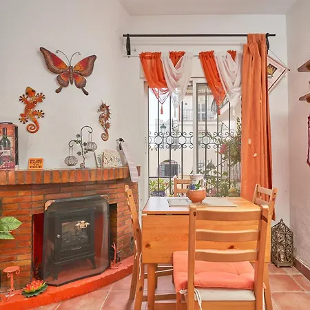 Charming Townhouse In Nueva Vakantiehuis *