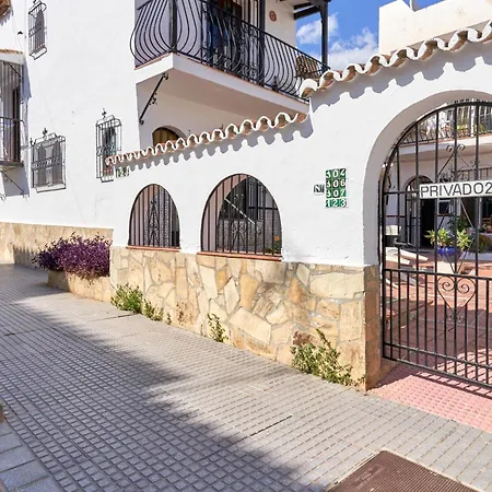 Vakantiehuis Charming Townhouse In Nueva *