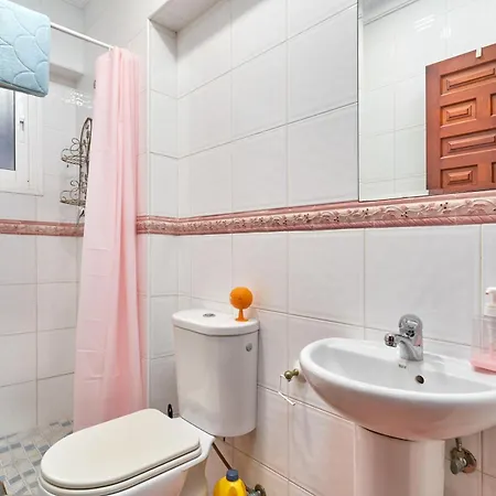Vakantiehuis Charming Townhouse In Nueva *